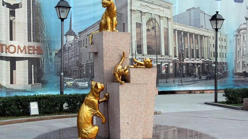 Жители Петербурга установили монумент в честь блокадных кошек