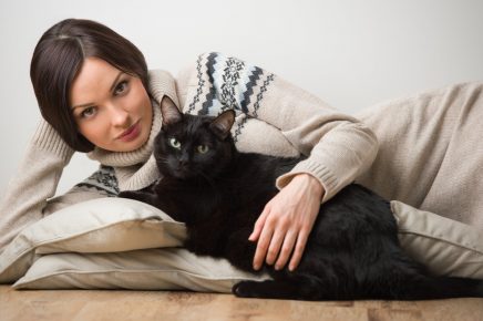 Почему одинокие женщины заводят кошек